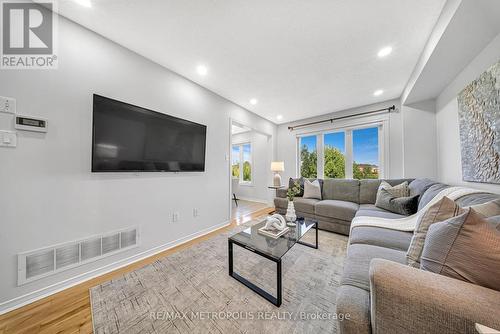 52 Knotwood Crescent, Toronto, ON - Indoor Photo Showing Living Room