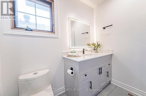 110 Summitcrest Drive, Richmond Hill, ON - Indoor Photo Showing Bathroom