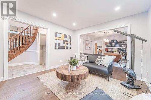 110 Summitcrest Drive, Richmond Hill, ON - Indoor Photo Showing Living Room