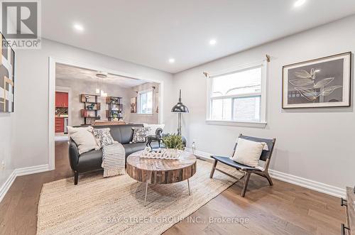 110 Summitcrest Drive, Richmond Hill, ON - Indoor Photo Showing Living Room