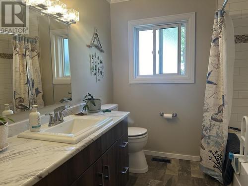 1350 11Th Avenue, Williams Lake, BC - Indoor Photo Showing Bathroom