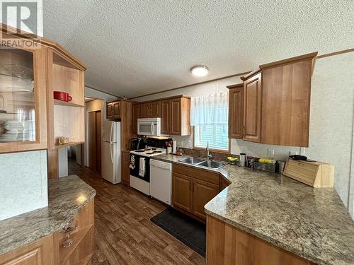 27 7817 S 97 Highway, Prince George, BC - Indoor Photo Showing Kitchen With Double Sink