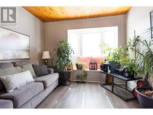 488 Gillett Street, Prince George, BC - Indoor Photo Showing Living Room