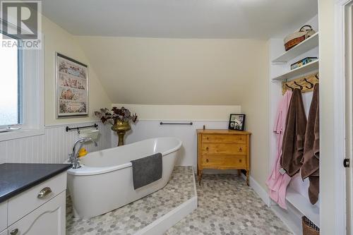 1379 Ewert Street, Prince George, BC - Indoor Photo Showing Bathroom