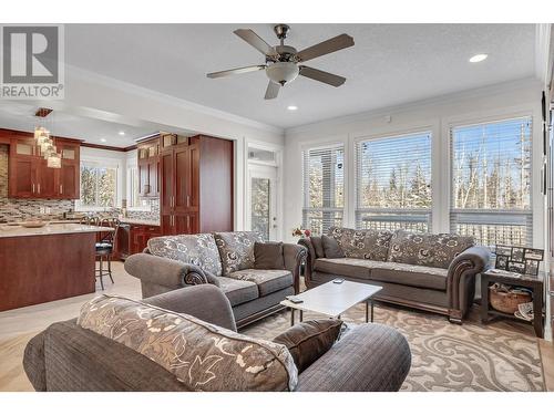 3228 Parkview Crescent, Prince George, BC - Indoor Photo Showing Living Room