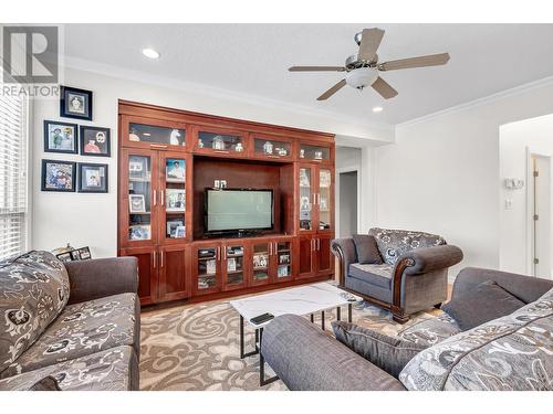 3228 Parkview Crescent, Prince George, BC - Indoor Photo Showing Living Room