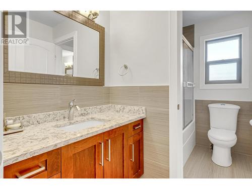 3228 Parkview Crescent, Prince George, BC - Indoor Photo Showing Bathroom