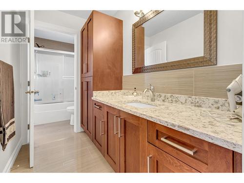 3228 Parkview Crescent, Prince George, BC - Indoor Photo Showing Bathroom