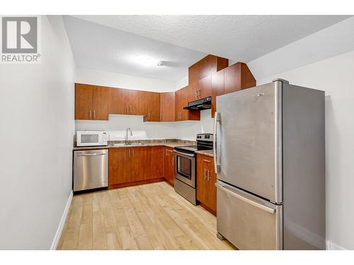 3228 Parkview Crescent, Prince George, BC - Indoor Photo Showing Kitchen