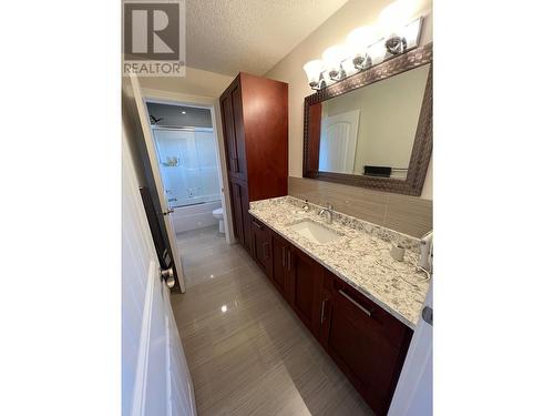 3228 Parkview Crescent, Prince George, BC - Indoor Photo Showing Bathroom