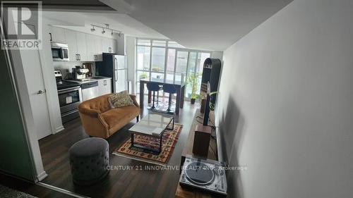 1001 - 38 Joe Shuster Way, Toronto, ON - Indoor Photo Showing Kitchen