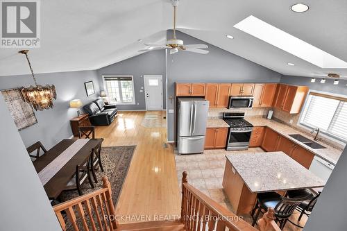 112 Redfern Avenue, Hamilton, ON - Indoor Photo Showing Kitchen