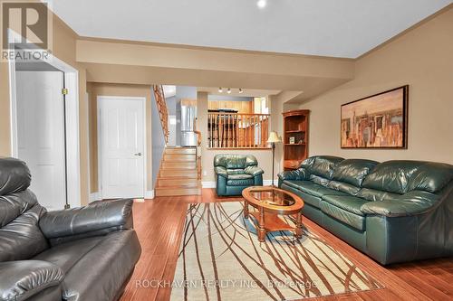 112 Redfern Avenue, Hamilton, ON - Indoor Photo Showing Living Room