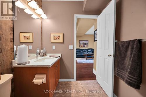 112 Redfern Avenue, Hamilton (Mountview), ON - Indoor Photo Showing Bathroom