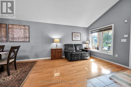 112 Redfern Avenue, Hamilton, ON - Indoor