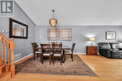 112 Redfern Avenue, Hamilton, ON - Indoor Photo Showing Dining Room