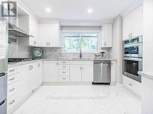 248 Robina Road, Hamilton (Ancaster), ON - Indoor Photo Showing Kitchen