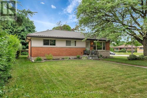 59 Ellis Crescent S, Waterloo, ON - Outdoor