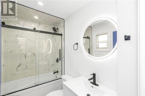 281 Normanhurst Avenue, Hamilton, ON - Indoor Photo Showing Bathroom