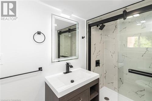 281 Normanhurst Avenue, Hamilton, ON - Indoor Photo Showing Bathroom