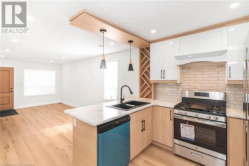 281 Normanhurst Avenue, Hamilton, ON - Indoor Photo Showing Kitchen With Double Sink With Upgraded Kitchen