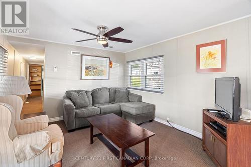 48 Starlit Lane, Bluewater (Zurich), ON - Indoor Photo Showing Living Room