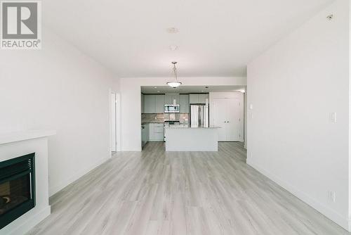 2506 280 Ross Drive, New Westminster, BC - Indoor Photo Showing Living Room With Fireplace