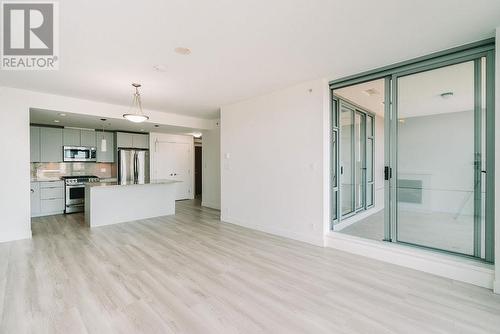 2506 280 Ross Drive, New Westminster, BC - Indoor Photo Showing Kitchen