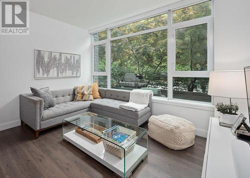 3520 Marine Way, Vancouver, BC - Indoor Photo Showing Living Room