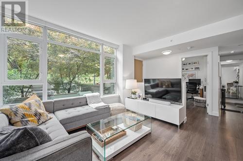 3520 Marine Way, Vancouver, BC - Indoor Photo Showing Living Room