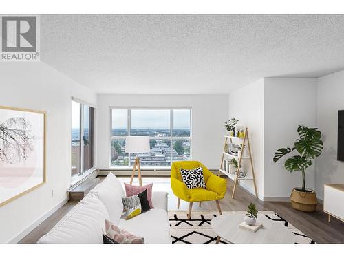 1003 612 Fifth Avenue, New Westminster, BC - Indoor Photo Showing Living Room