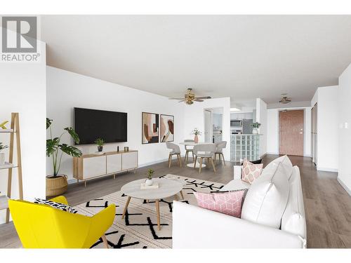 1003 612 Fifth Avenue, New Westminster, BC - Indoor Photo Showing Living Room