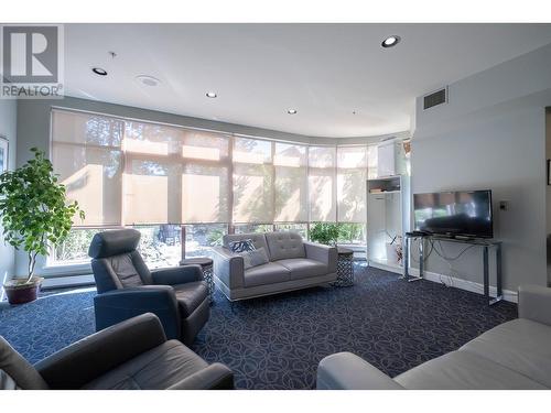 1003 612 Fifth Avenue, New Westminster, BC - Indoor Photo Showing Living Room