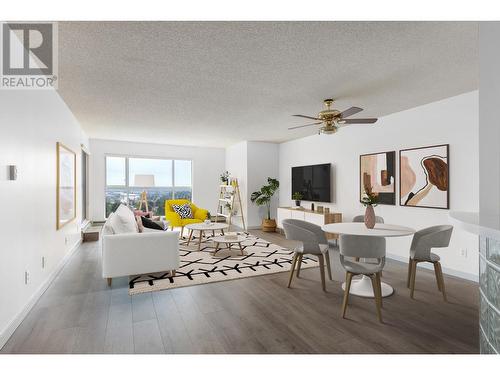 1003 612 Fifth Avenue, New Westminster, BC - Indoor Photo Showing Living Room