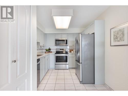 1003 612 Fifth Avenue, New Westminster, BC - Indoor Photo Showing Kitchen