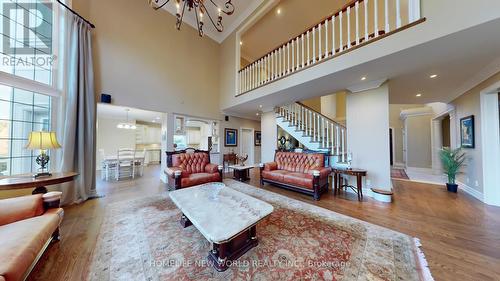 198 Kennedy Street W, Aurora, ON - Indoor Photo Showing Living Room