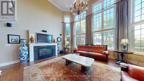 198 Kennedy Street W, Aurora, ON - Indoor Photo Showing Living Room With Fireplace