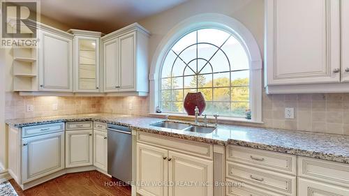 198 Kennedy Street W, Aurora, ON - Indoor Photo Showing Kitchen With Double Sink