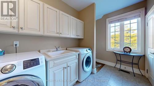 198 Kennedy Street W, Aurora, ON - Indoor Photo Showing Laundry Room