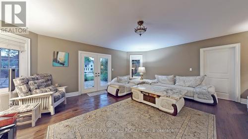 198 Kennedy Street W, Aurora, ON - Indoor Photo Showing Living Room