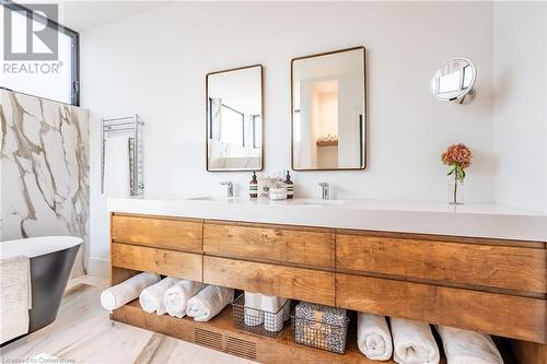 97 Overdale Avenue, Waterdown, ON - Indoor Photo Showing Bathroom