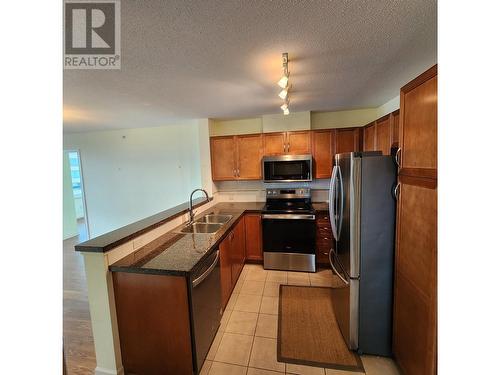 1805 4398 Buchanan Street, Burnaby, BC - Indoor Photo Showing Kitchen With Double Sink