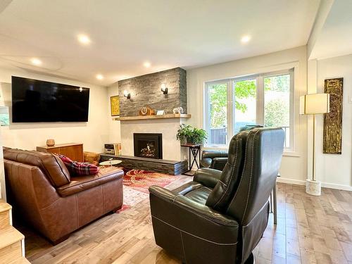 Salon - 405 Ch. Du Moulin, Sainte-Adèle, QC - Indoor Photo Showing Living Room With Fireplace