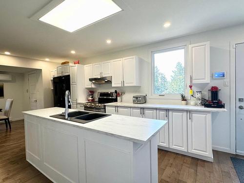 Cuisine - 405 Ch. Du Moulin, Sainte-Adèle, QC - Indoor Photo Showing Kitchen With Double Sink