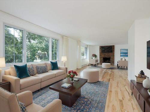 Salon - 121 Av. De Forest Gardens, Pointe-Claire, QC - Indoor Photo Showing Living Room With Fireplace