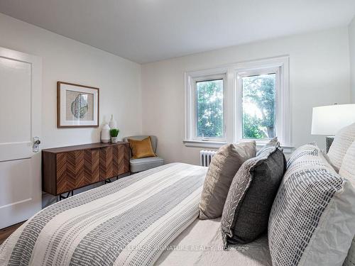 334 Arlington Ave, Toronto, ON - Indoor Photo Showing Bedroom