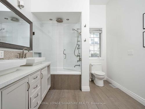 109 Manning Ave, Toronto, ON - Indoor Photo Showing Bathroom