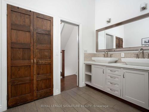 109 Manning Ave, Toronto, ON - Indoor Photo Showing Bathroom