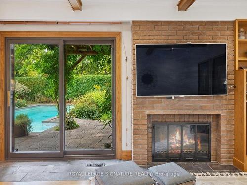 14 Macklingate Crt, Toronto, ON - Indoor Photo Showing Living Room With Fireplace