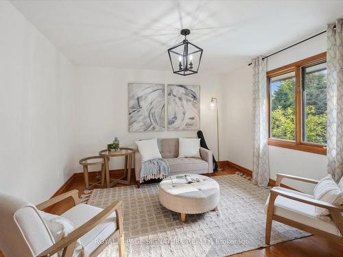 14 Macklingate Crt, Toronto, ON - Indoor Photo Showing Living Room